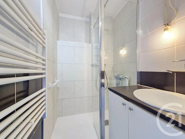 Appartement F3 à vendre  3 pièces - 72,40 m 2   PONT DE CHERUY  - 38