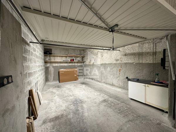 Dernier étage d'exception - 2 pièces comme neuf avec terrasse, vue château & garage électrifié
