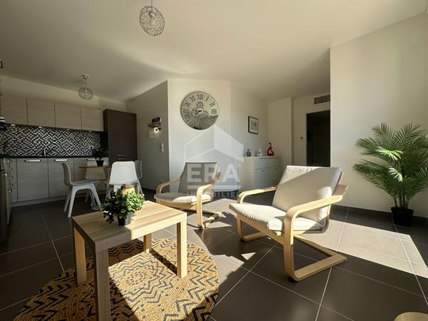 Dernier étage d'exception - 2 pièces comme neuf avec terrasse, vue château & garage électrifié
