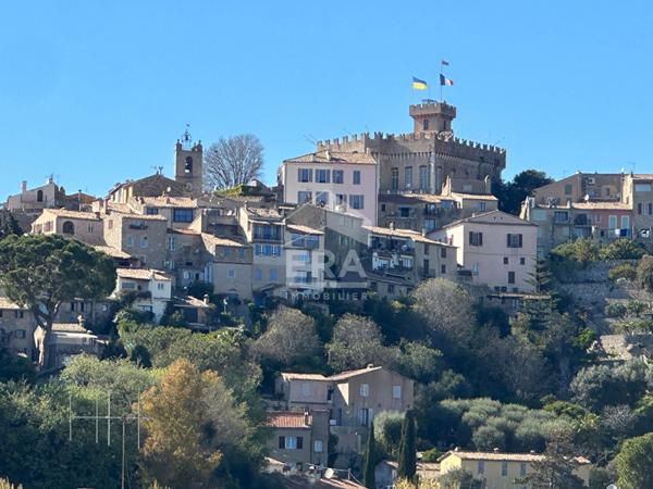 Dernier étage d'exception - 2 pièces comme neuf avec terrasse, vue château & garage électrifié