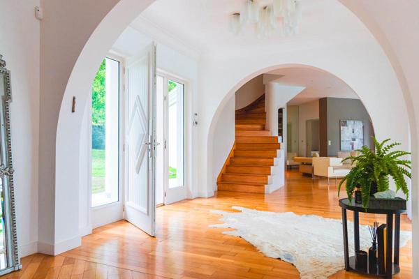 Maison Ecully Tronchon.1650000. 7 pièce(s) 286 m2 .5 chambres .terrain 1890m2.piscine.jardin