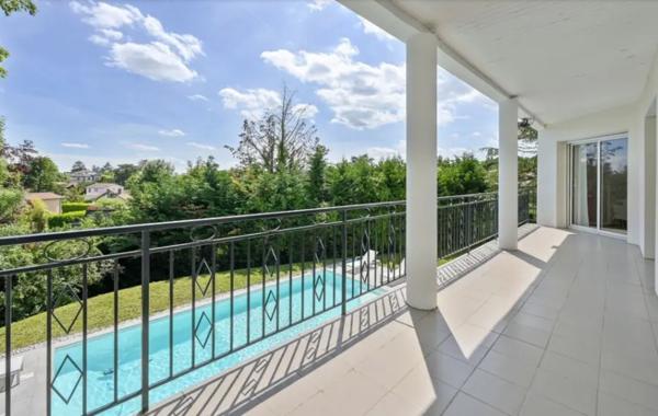 Maison Ecully Tronchon.1650000. 7 pièce(s) 286 m2 .5 chambres .terrain 1890m2.piscine.jardin
