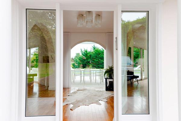 Maison Ecully Tronchon.1650000. 7 pièce(s) 286 m2 .5 chambres .terrain 1890m2.piscine.jardin