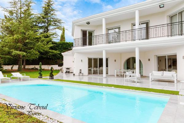 Maison Ecully Tronchon.1650000. 7 pièce(s) 286 m2 .5 chambres .terrain 1890m2.piscine.jardin
