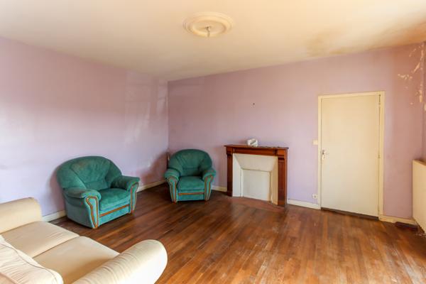 La Gravelle (53410) Maison en campagne avec dépendances et terrain