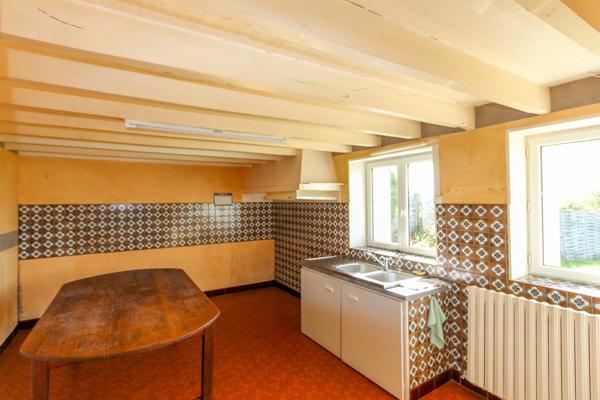 La Gravelle (53410) Maison en campagne avec dépendances et terrain