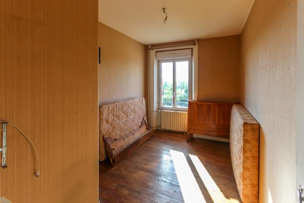 La Gravelle (53410) Maison en campagne avec dépendances et terrain