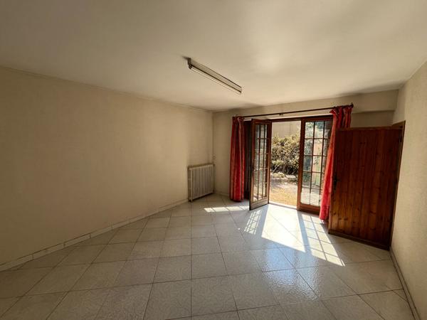 Maison de 160 m2 avec 4 chambres sur une parcelle de terrain de 1432 m2