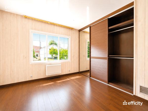 Maison
         5 pièces
        - 172 m² 620 000 € *