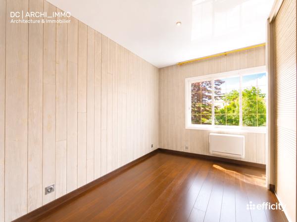 Maison
         5 pièces
        - 172 m² 620 000 € *