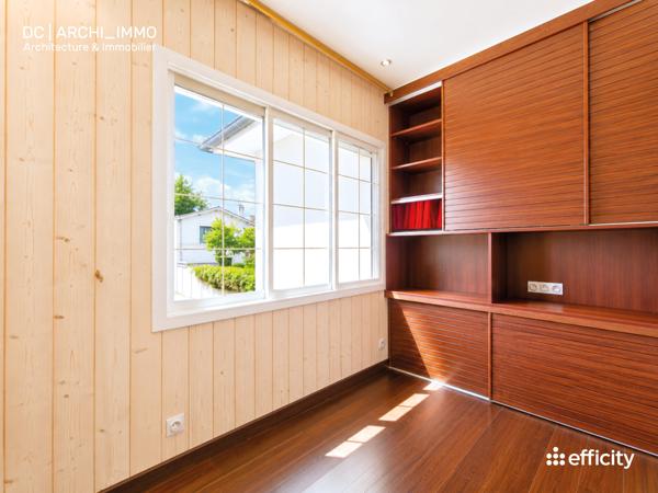 Maison
         5 pièces
        - 172 m² 620 000 € *