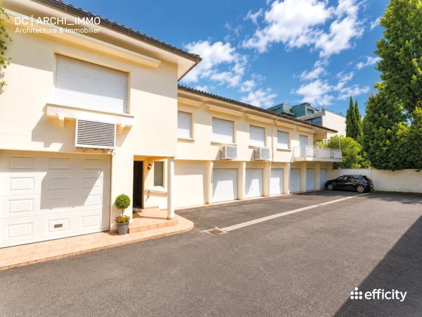 Maison
         5 pièces
        - 172 m² 620 000 € *