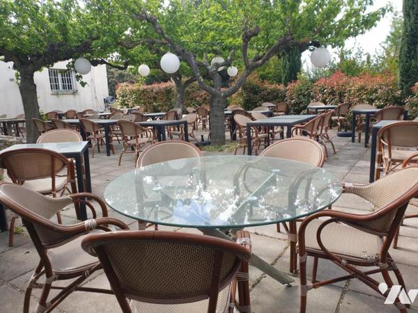 Restaurant sur terrain de 3142m2