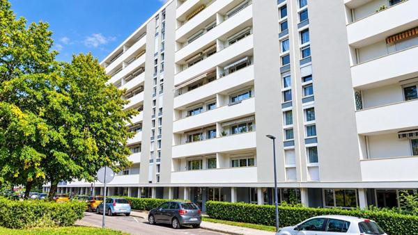 BEL APPARTEMENT 3 PIÈCES AVEC 2 BALCONS PROCHES DE TOUTES COMMODITES