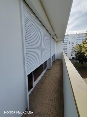 BEL APPARTEMENT 3 PIÈCES AVEC 2 BALCONS PROCHES DE TOUTES COMMODITES