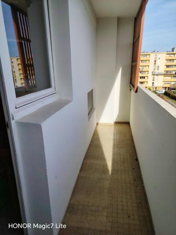 BEL APPARTEMENT 3 PIÈCES AVEC 2 BALCONS PROCHES DE TOUTES COMMODITES