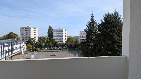 BEL APPARTEMENT 3 PIÈCES AVEC 2 BALCONS PROCHES DE TOUTES COMMODITES