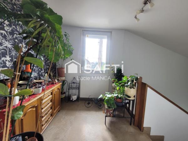 Maison avec garage et terrain constructible