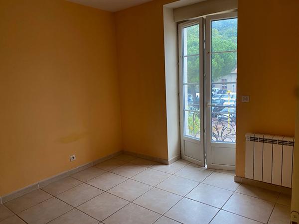 APPARTEMENT 2 PIECES A LOUER - BEDARIEUX QUARTIER GARE - 400 € CC