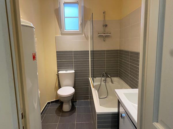 APPARTEMENT 2 PIECES A LOUER - BEDARIEUX QUARTIER GARE - 400 € CC