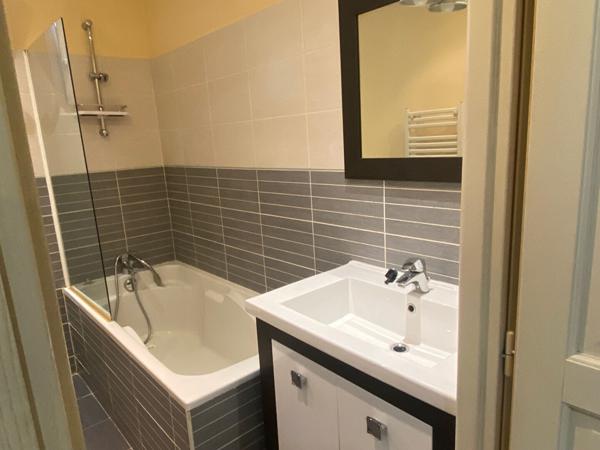 APPARTEMENT 2 PIECES A LOUER - BEDARIEUX QUARTIER GARE - 400 € CC