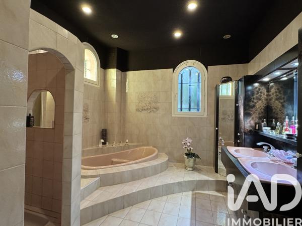 Maison à vendre 7 pièces 197 m² Saint-Privat-des-Vieux