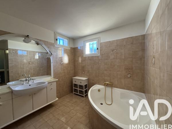 Maison à vendre 7 pièces 197 m² Saint-Privat-des-Vieux