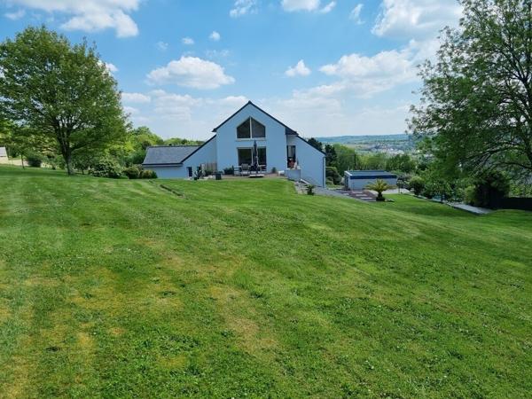 Maison contemporaine familiale sur grand terrain