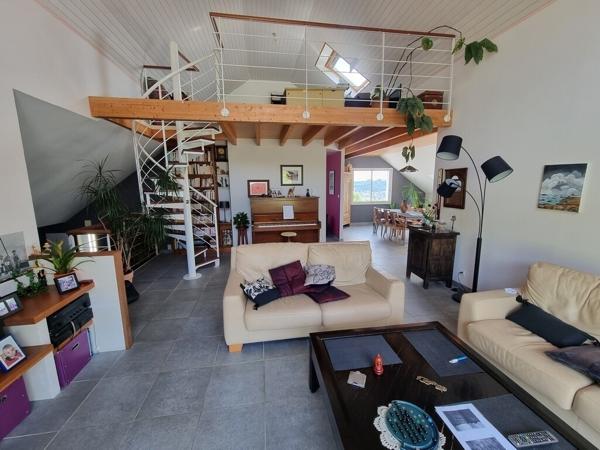 Maison contemporaine familiale sur grand terrain