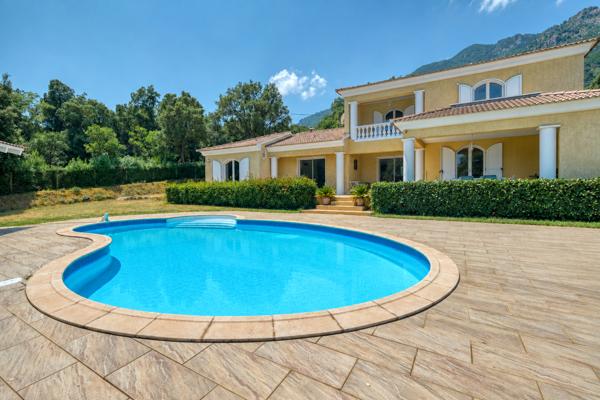 Villa T5 de 170m² avec piscine, garage et terrain de 3 080 m² - Santa Maria Poggio