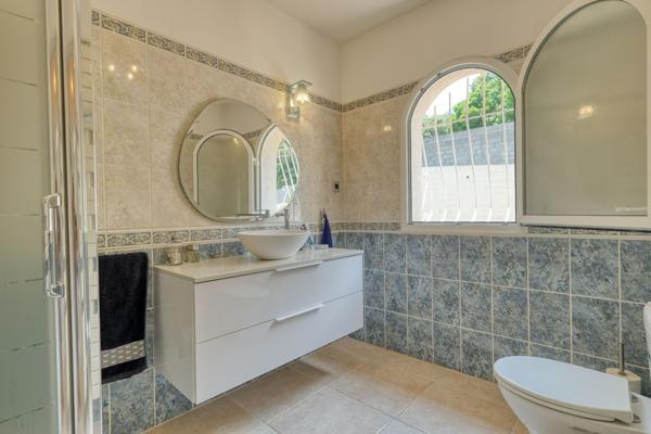 Villa T5 de 170m² avec piscine, garage et terrain de 3 080 m² - Santa Maria Poggio