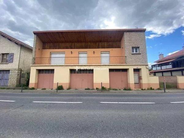 Vente                                                      Maison
                        
                     4 pièces                      110 m2                     à Saint-Georges-de-Luzençon
