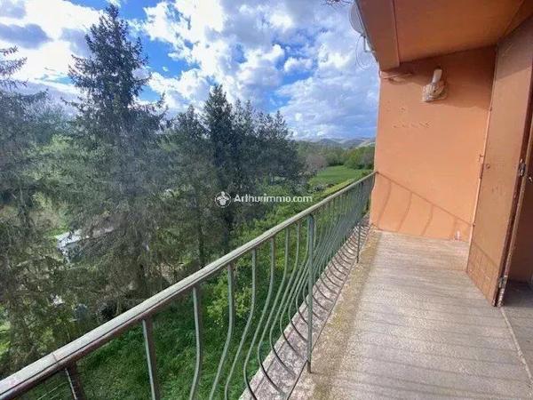 Vente                                                      Maison
                        
                     4 pièces                      110 m2                     à Saint-Georges-de-Luzençon