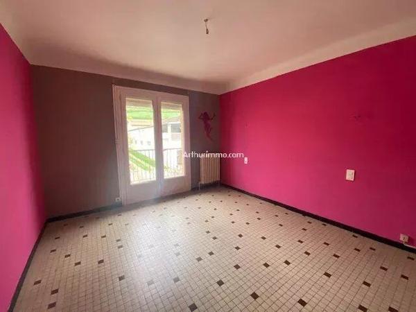 Vente                                                      Maison
                        
                     4 pièces                      110 m2                     à Saint-Georges-de-Luzençon