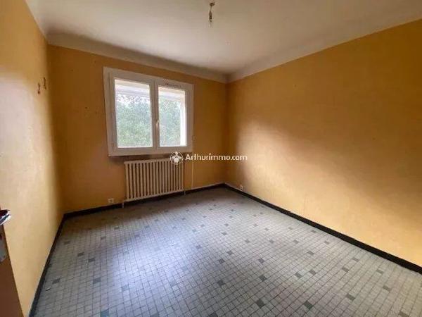 Vente                                                      Maison
                        
                     4 pièces                      110 m2                     à Saint-Georges-de-Luzençon