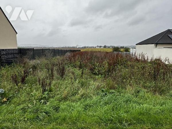 Proche SENS, terrain à bâtir de 961 m²