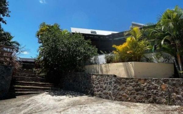 Maison à vendre    5 pièces •  Saint-Paul