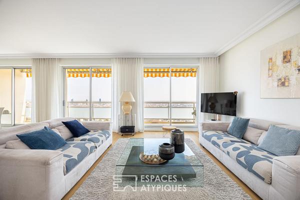 Appartement entièrement rénové en dernier étage avec vue imprenable sur Lyon et la chaîne des Alpes