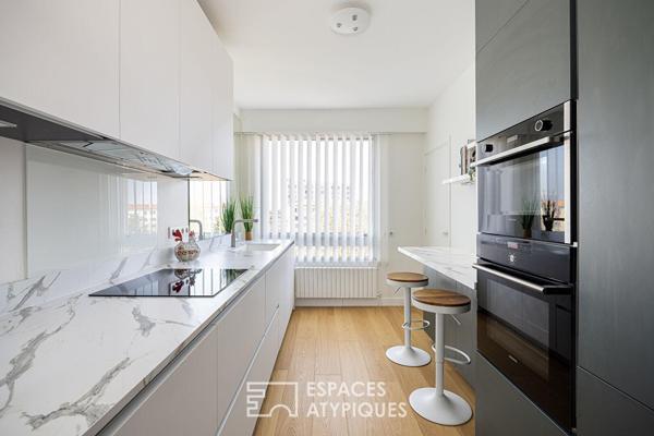 Appartement entièrement rénové en dernier étage avec vue imprenable sur Lyon et la chaîne des Alpes