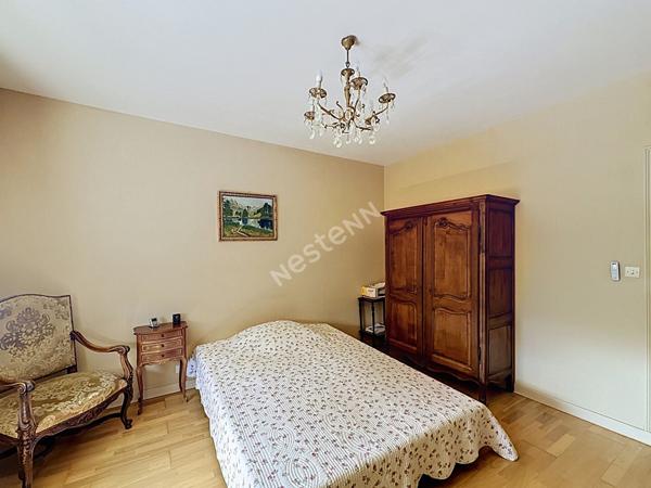 Maison familiale aux beaux volumes sur 1 840 m² de terrain à Vouneuil-sous-Biard