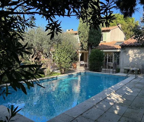 Maison  7 pièce(s) 211 m2