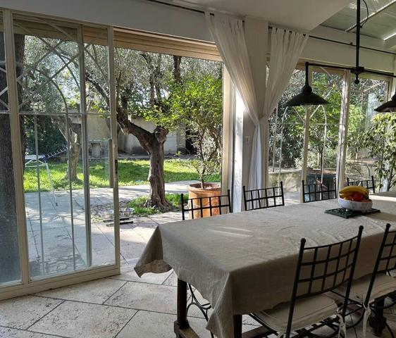 Maison  7 pièce(s) 211 m2