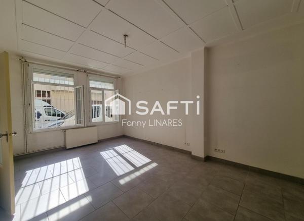 Appartement de plain-pied avec extérieur et garage