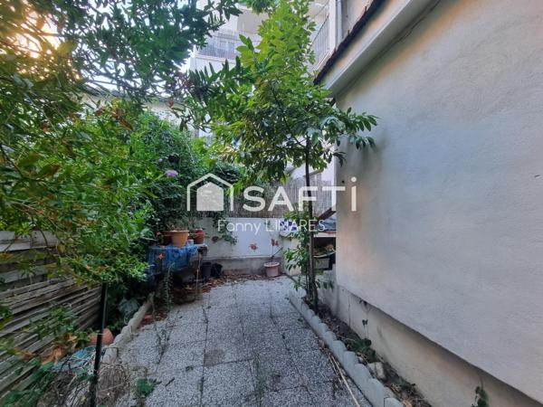 Appartement de plain-pied avec extérieur et garage