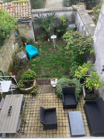 Victor Hugo,maison de ville sur 3 niveaux avec terrasse, et jardinet