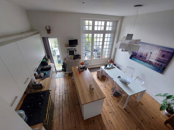 Victor Hugo,maison de ville sur 3 niveaux avec terrasse, et jardinet