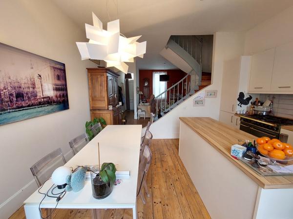 Victor Hugo,maison de ville sur 3 niveaux avec terrasse, et jardinet