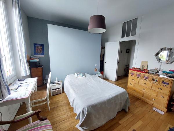 Victor Hugo,maison de ville sur 3 niveaux avec terrasse, et jardinet