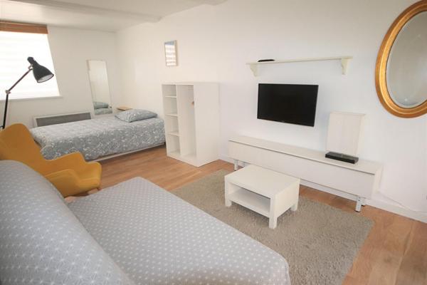 A LOUER : T1 à LILLE • Rue Coquerez - Place aux oignons Vieux Lille • 685 € CC • Réf. 614-001