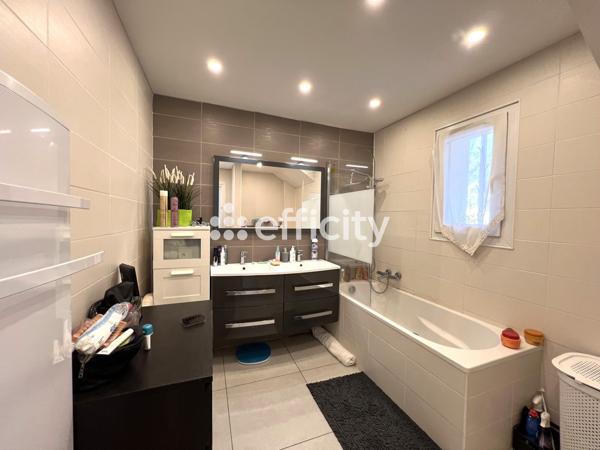 Maison 6 pièces - 136 m² Exclusivité efficity